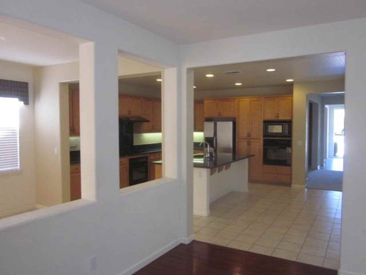 2566 Greystone Dr - Photo 2 of 20