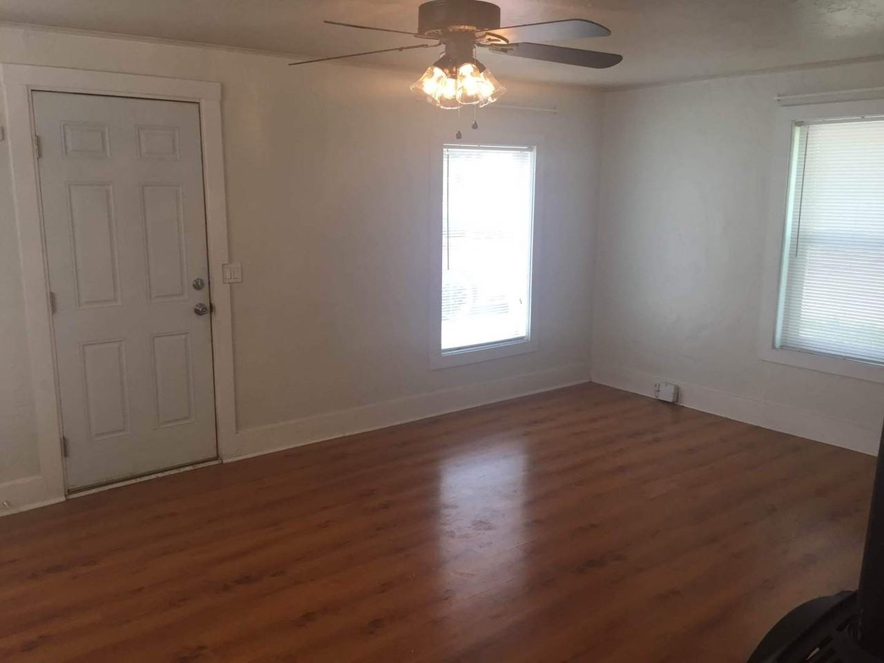 208 C St - Photo 5 of 7
