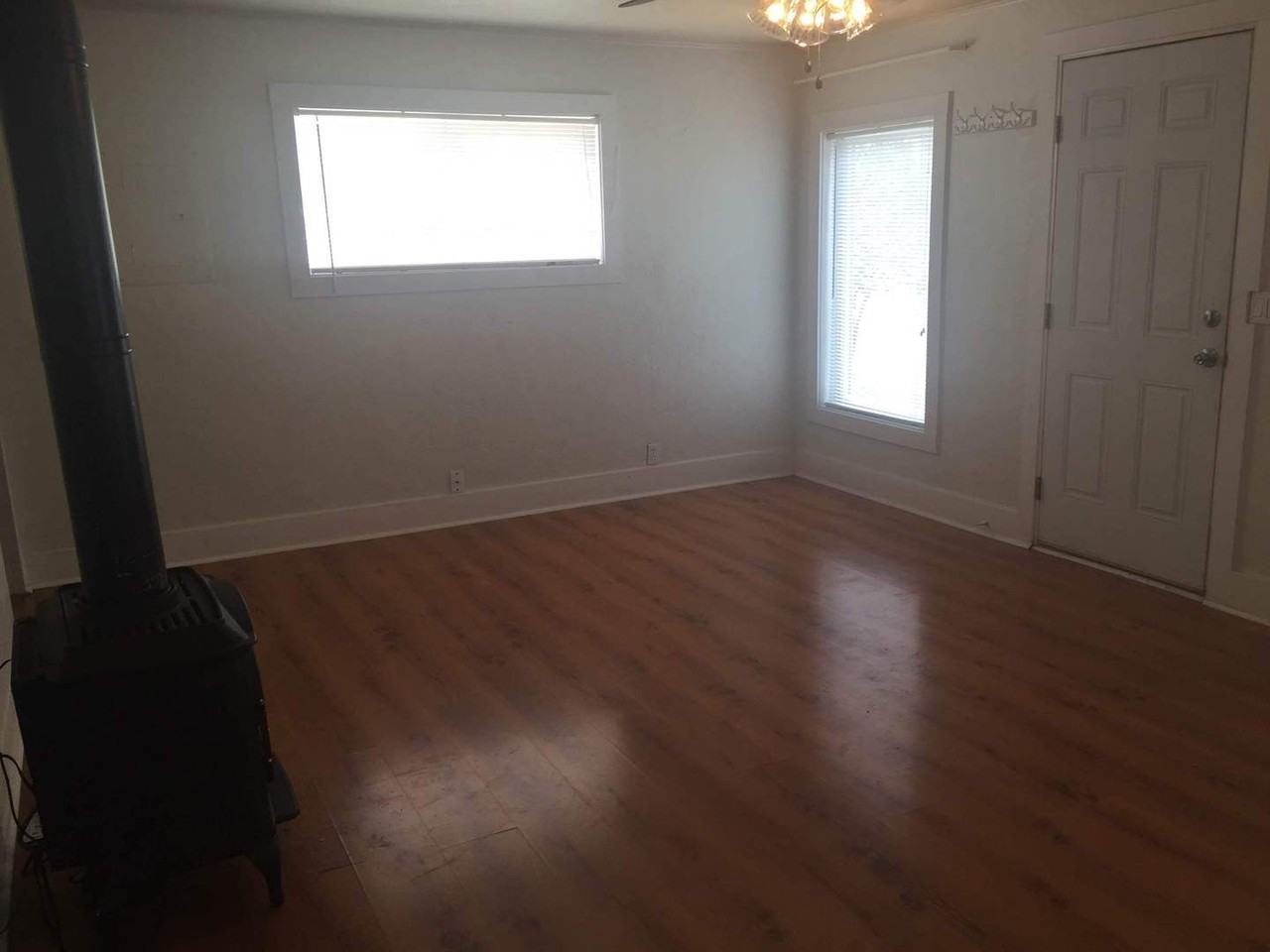 208 C St - Photo 6 of 7