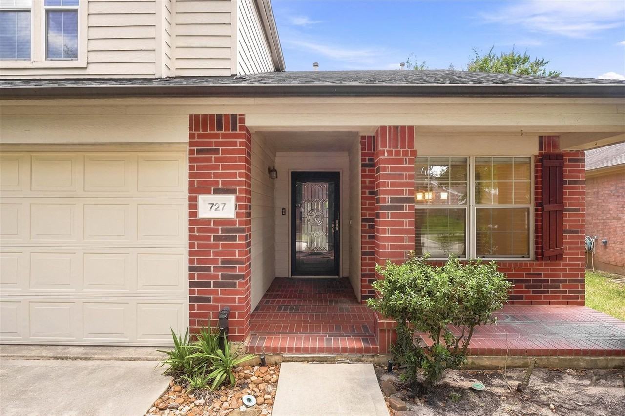 727 **RPM SELLING & LEASING** 727 Cypresswood Ridge - Photo 3 of 33