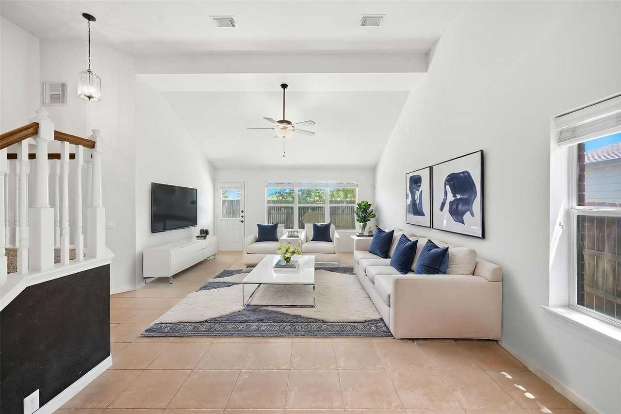 727 **RPM SELLING & LEASING** 727 Cypresswood Ridge - Photo 5 of 33