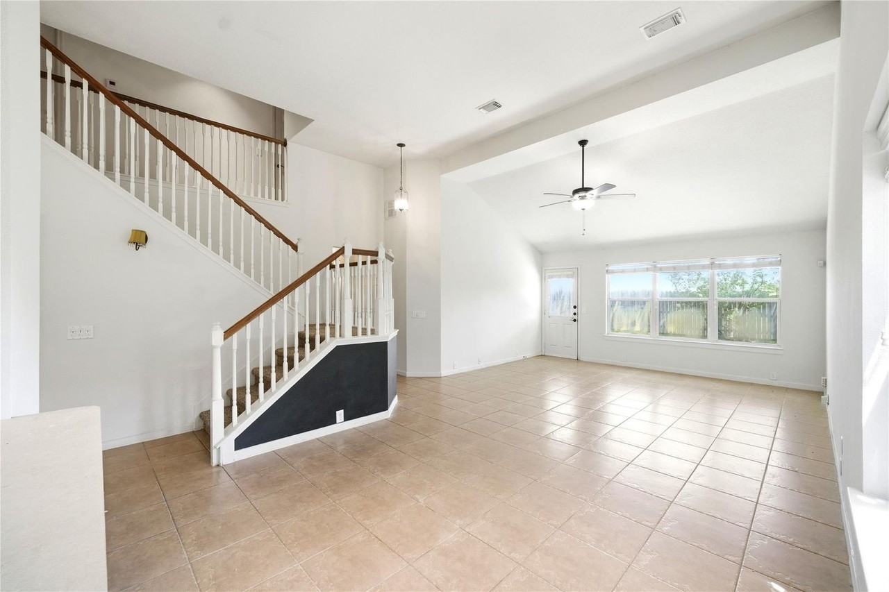 727 **RPM SELLING & LEASING** 727 Cypresswood Ridge - Photo 7 of 33