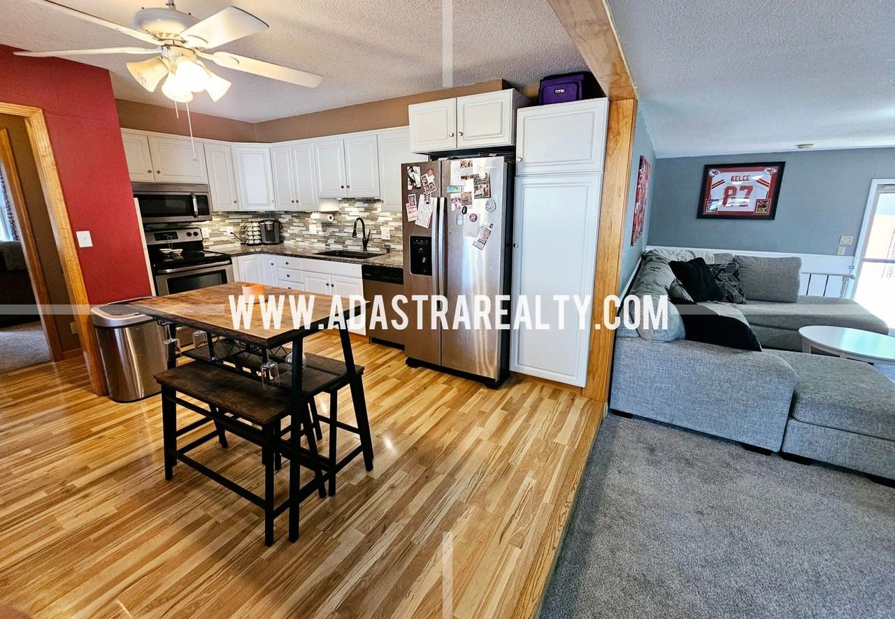 227 S Walnut St - Photo 6 of 29