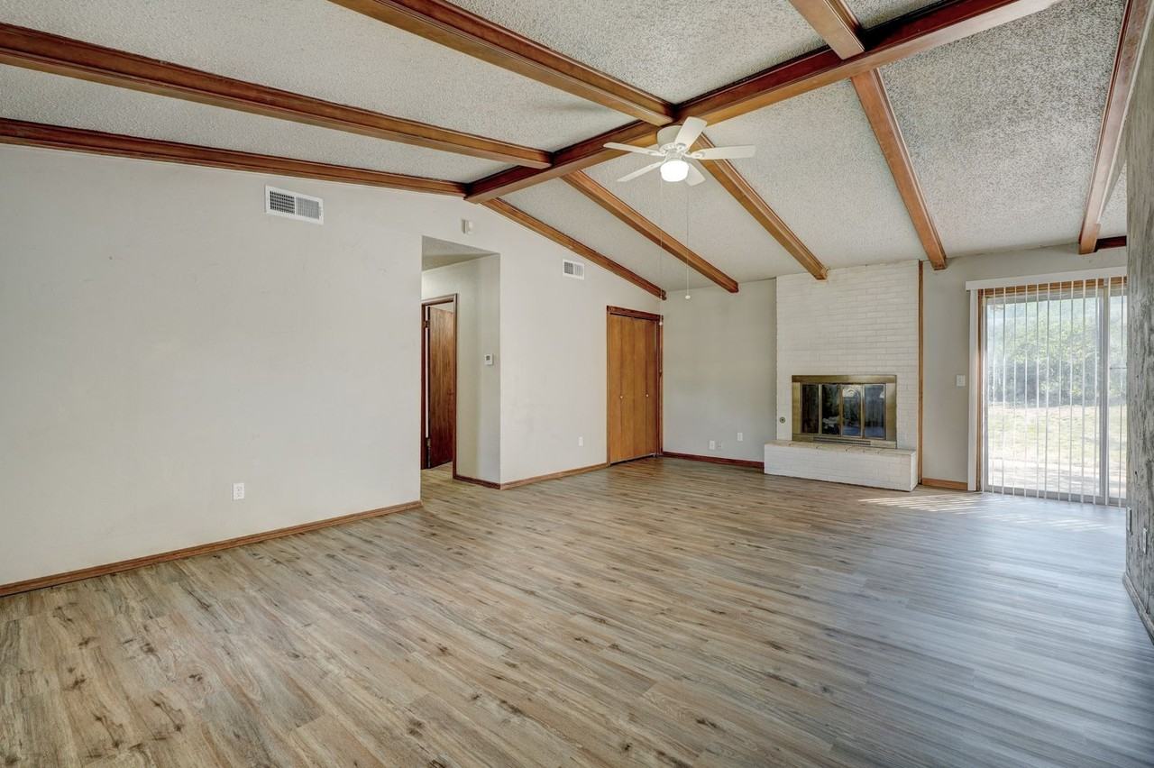 28 Bainbridge Rd - Photo 2 of 11