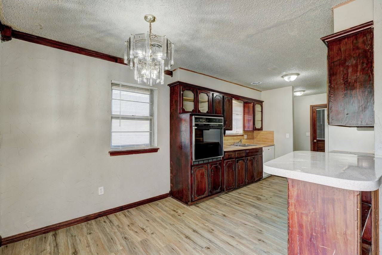 28 Bainbridge Rd - Photo 3 of 11