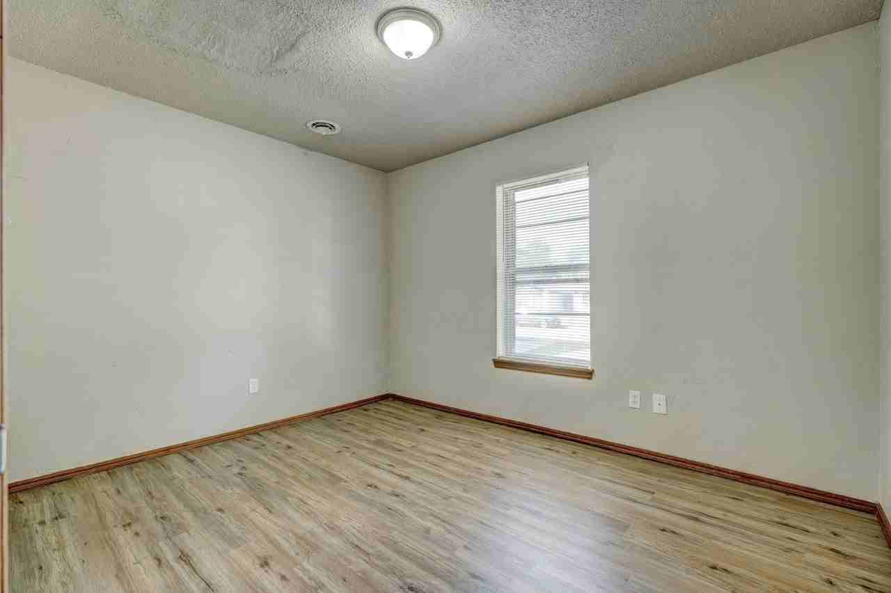 28 Bainbridge Rd - Photo 4 of 11