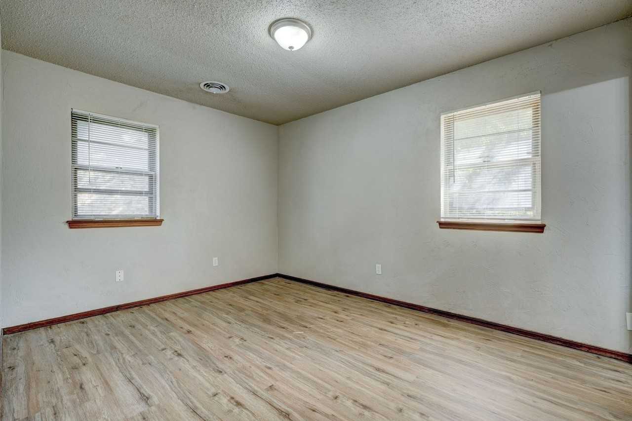 28 Bainbridge Rd - Photo 5 of 11