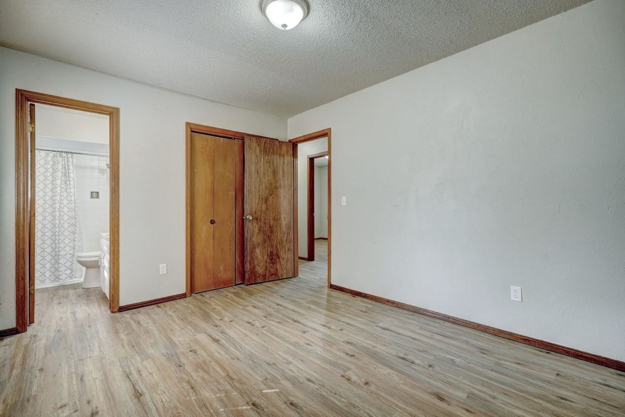 28 Bainbridge Rd - Photo 6 of 11