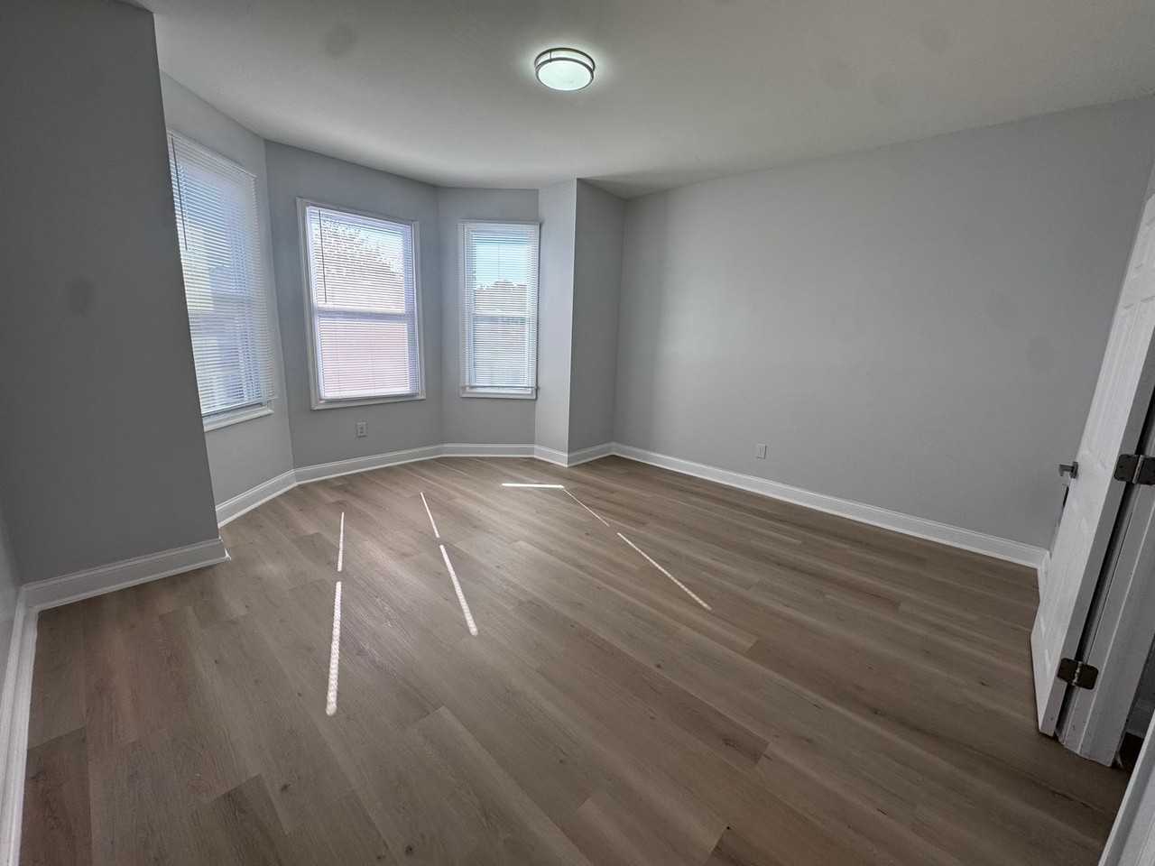 5811 Crittenden St - Photo 4 of 36