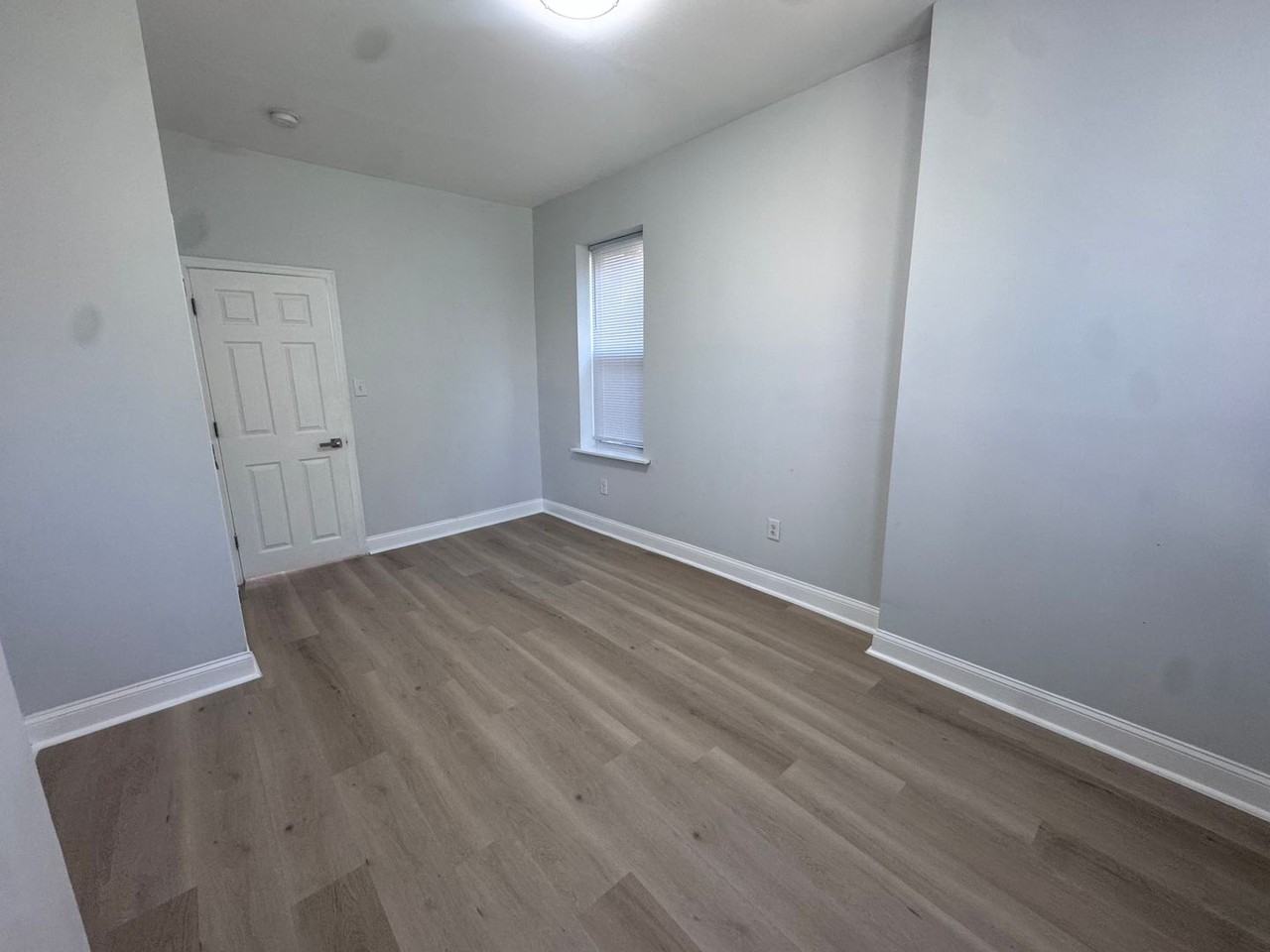 5811 Crittenden St - Photo 6 of 36