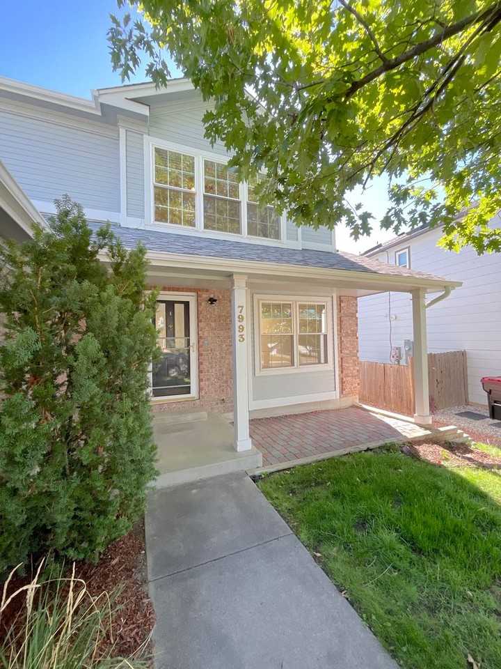 7993 Scarborough Dr - Photo 3 of 42