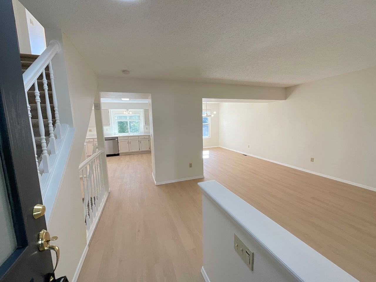 7993 Scarborough Dr - Photo 7 of 42