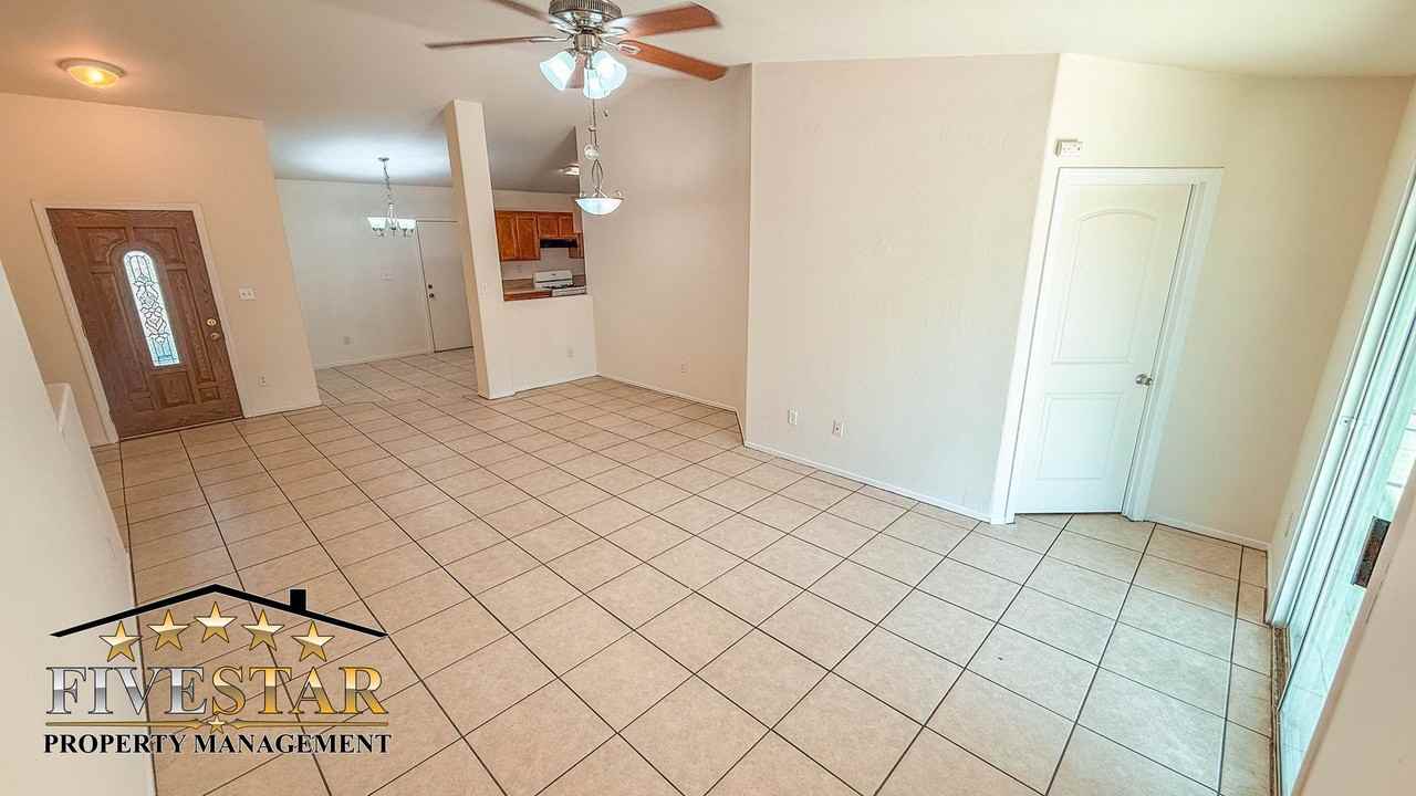 7408 Cross Glade St - Photo 3 of 23