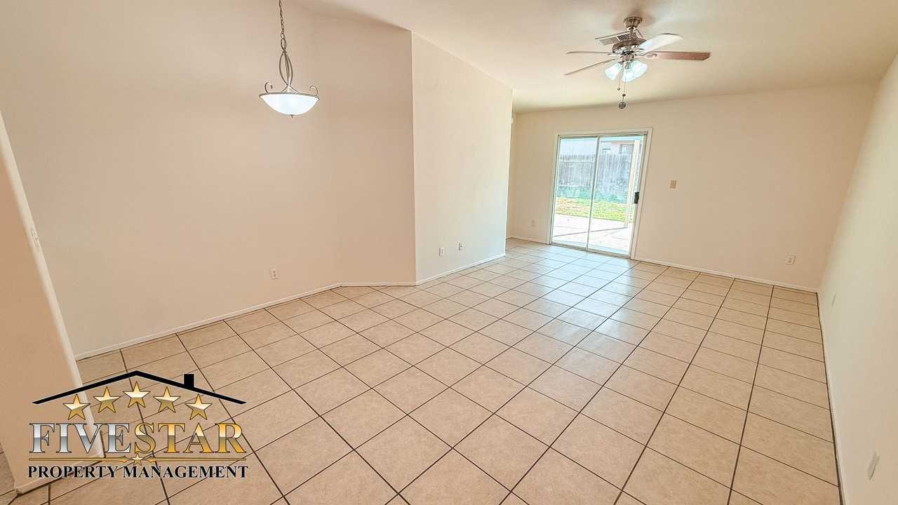 7408 Cross Glade St - Photo 4 of 23
