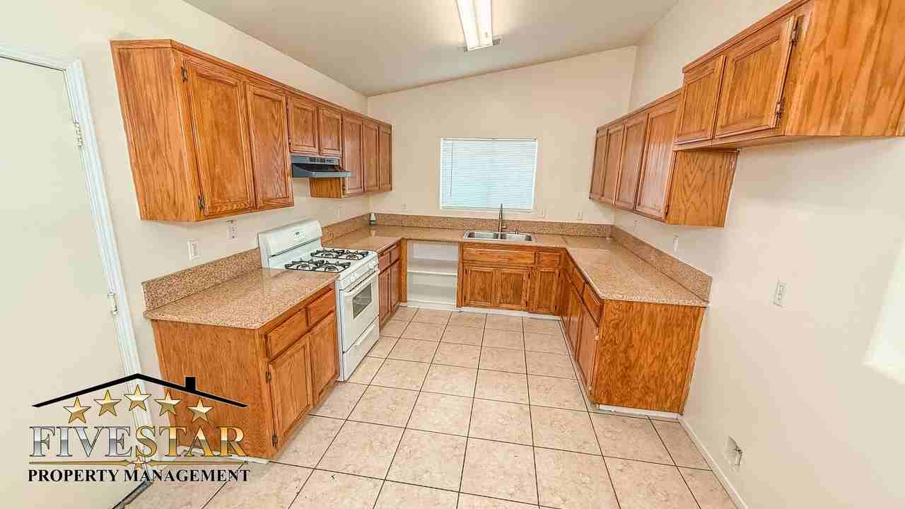 7408 Cross Glade St - Photo 6 of 23