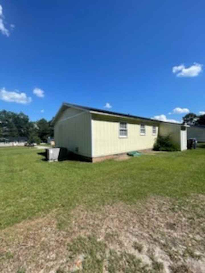 2414 Shawnee Dr - Photo 2 of 11