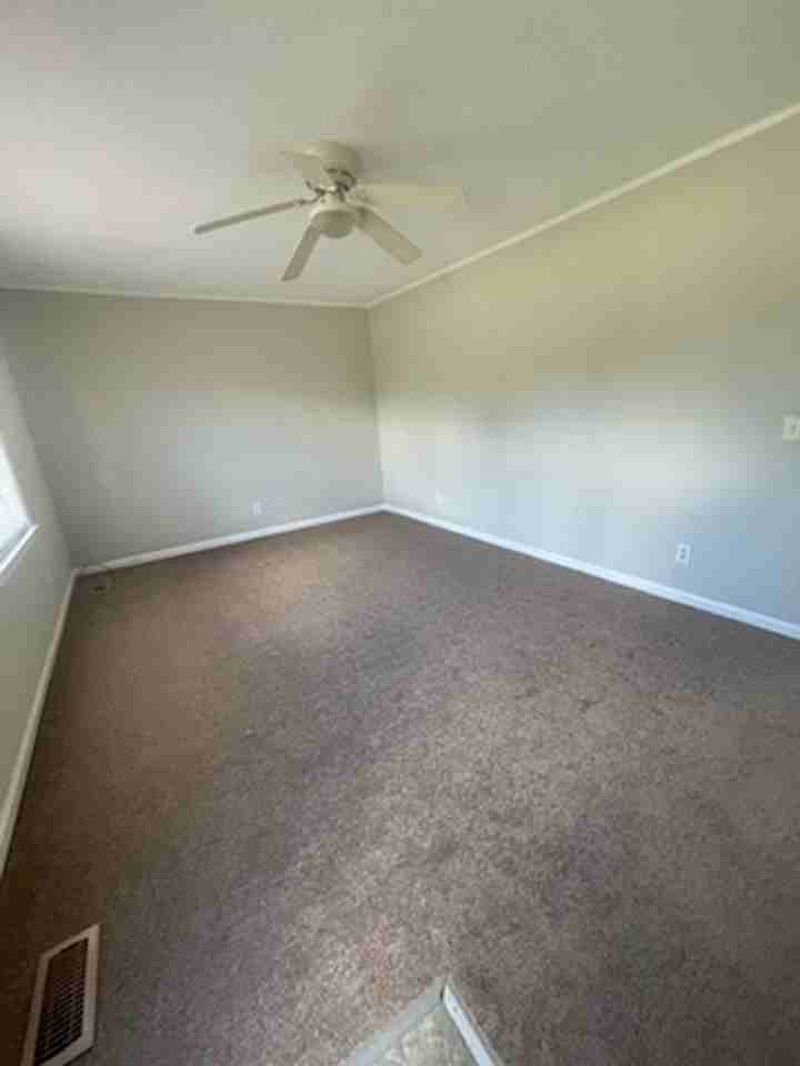 2414 Shawnee Dr - Photo 3 of 11