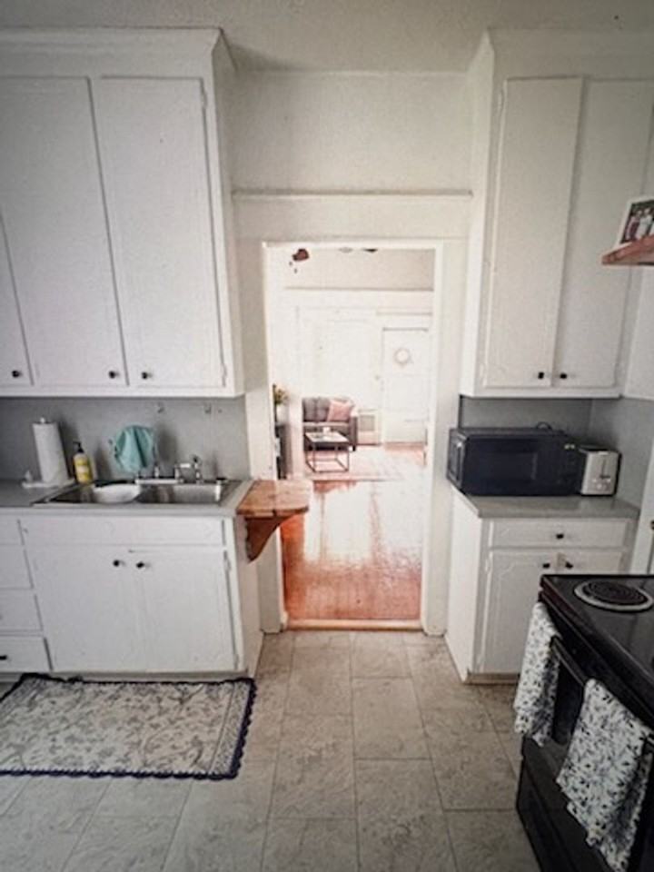 308 S Summit St - Photo 3 of 6