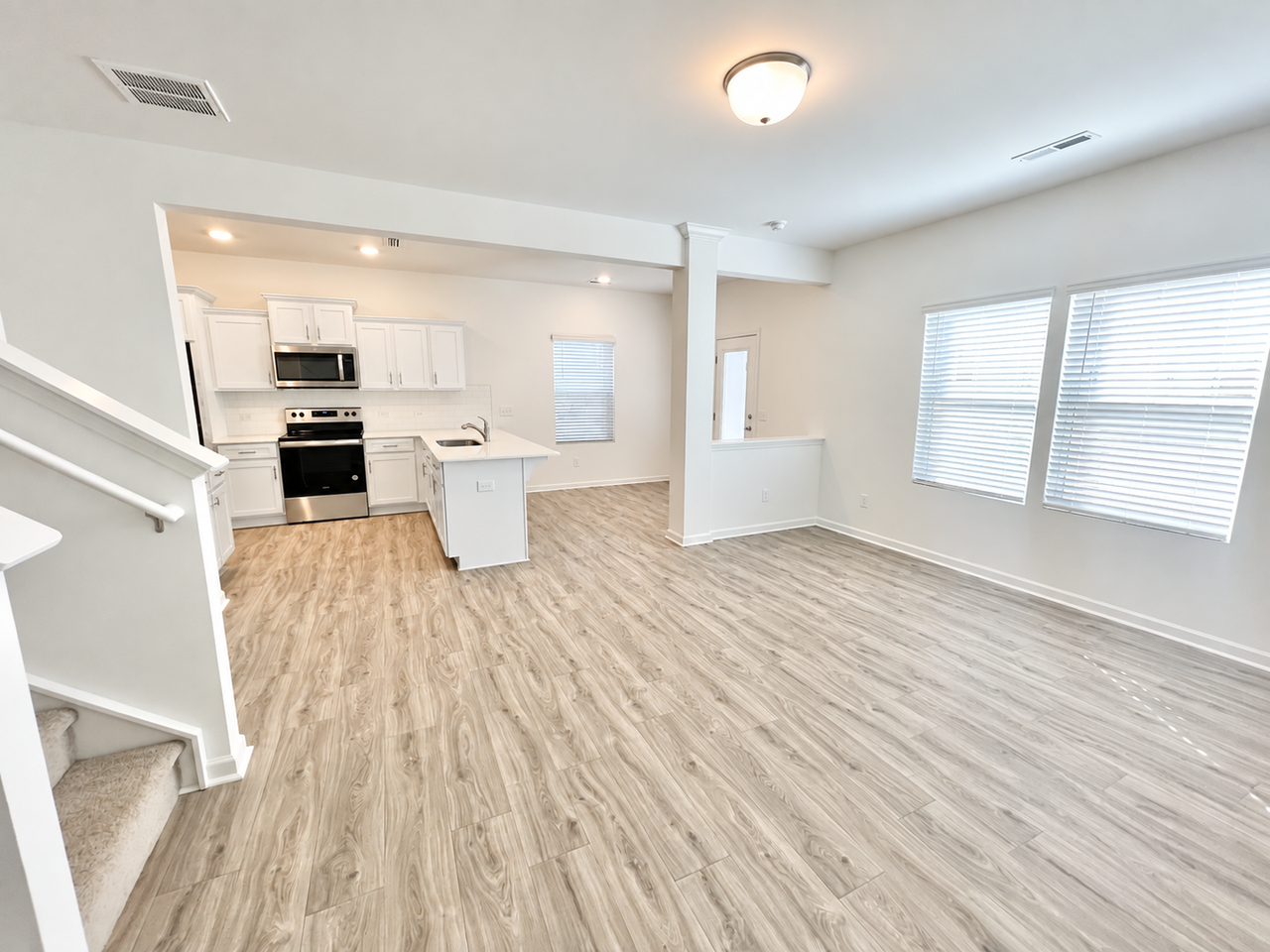 362 Pearl St - Photo 3 of 17