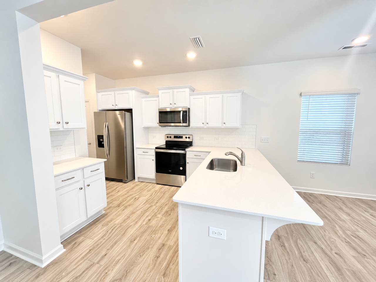 362 Pearl St - Photo 5 of 17