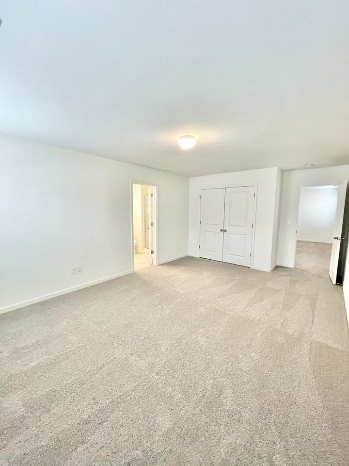 362 Pearl St - Photo 7 of 17