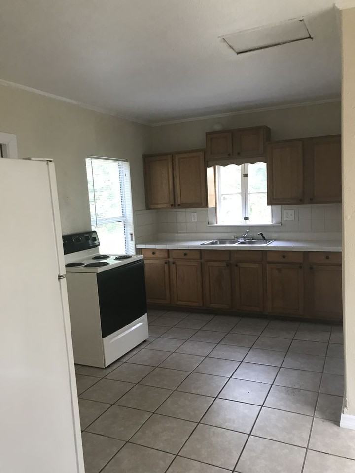 1711 39th St S - Photo 4 of 10