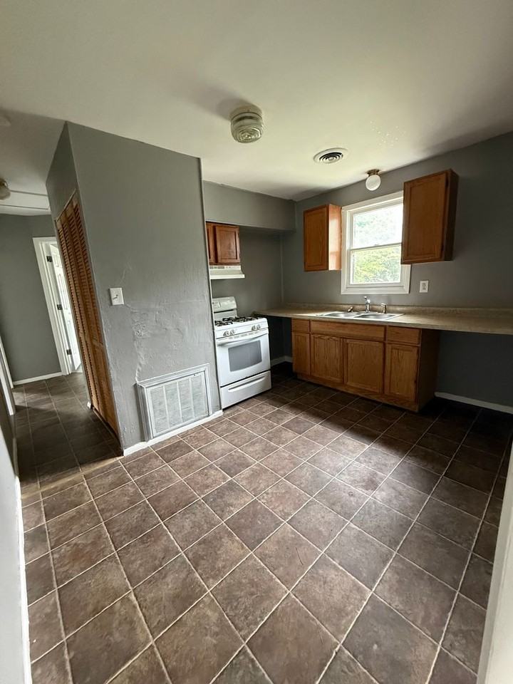 1110 Richard Dr - Photo 6 of 21