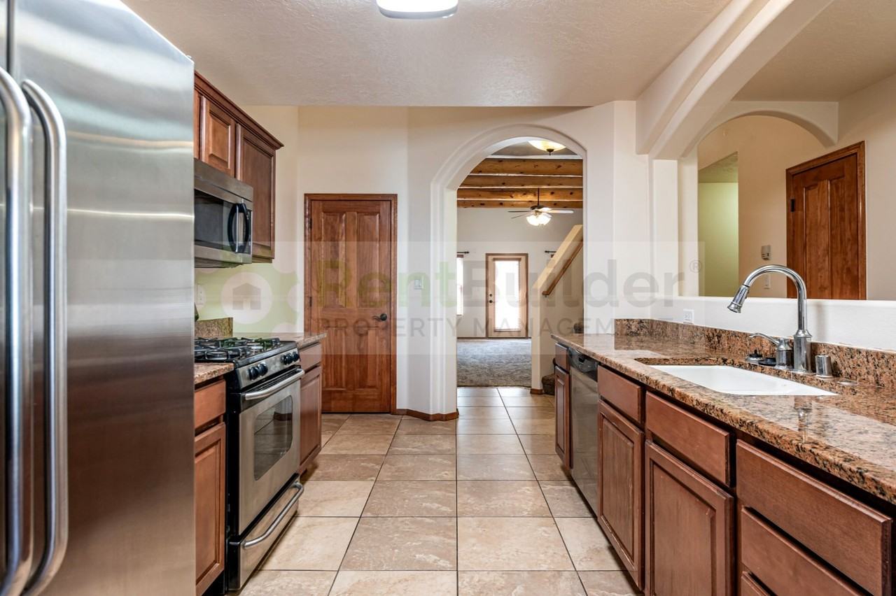 9404 Endee Rd Nw - Photo 5 of 43