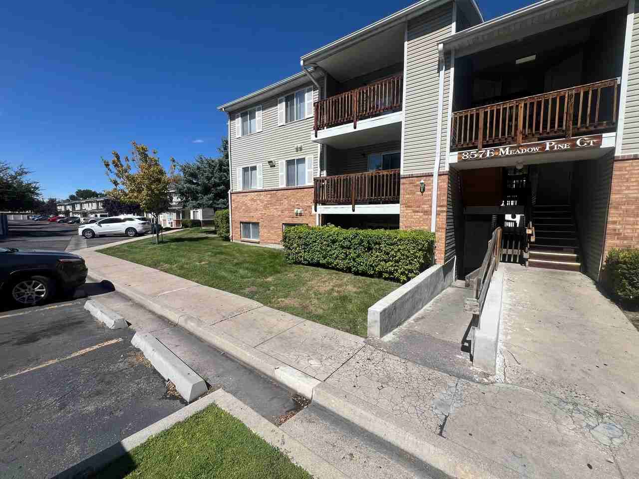 857 E Meadow Pine Ct - Photo 4 of 23