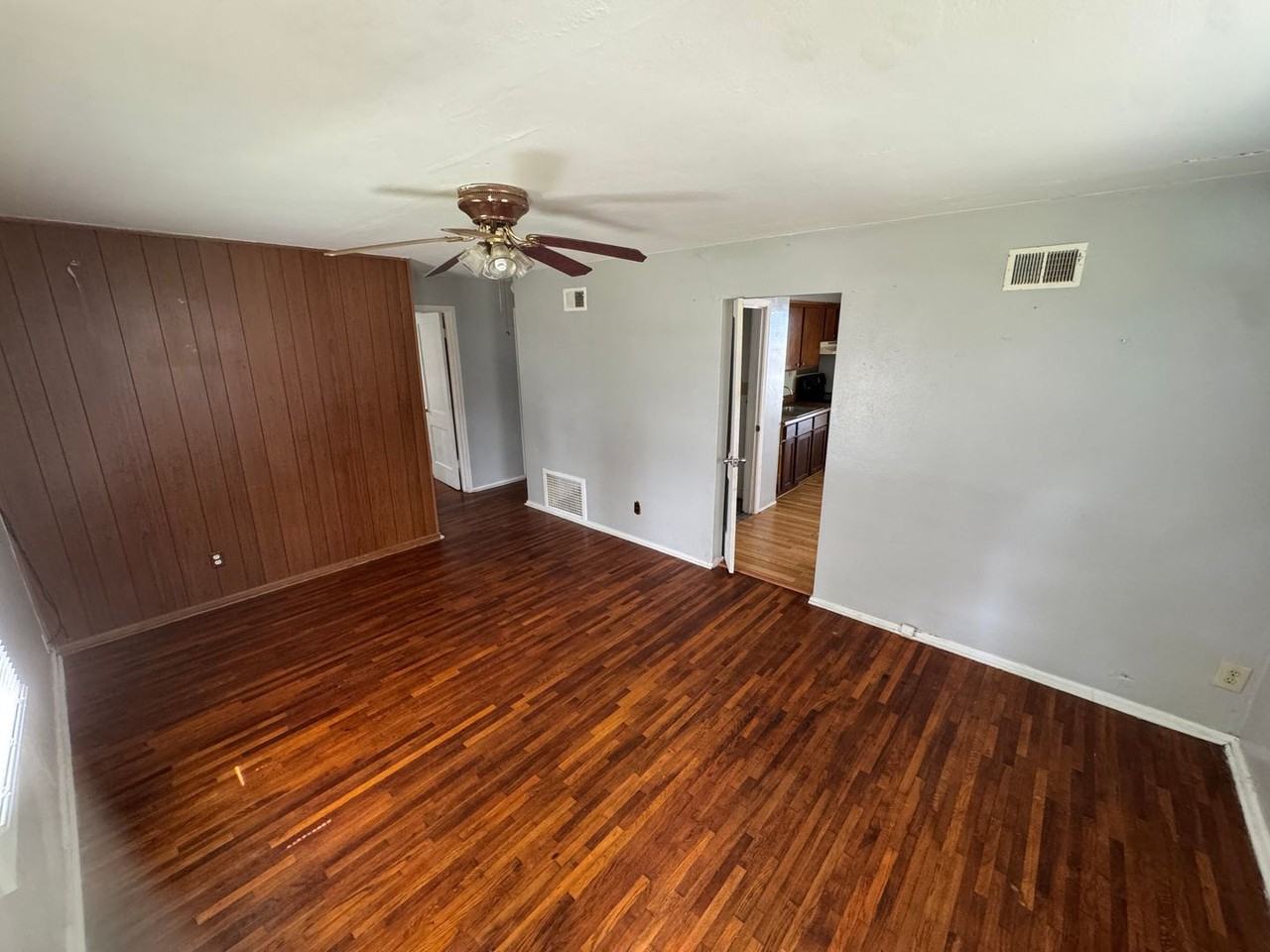 3201 W Ann St - Photo 3 of 10