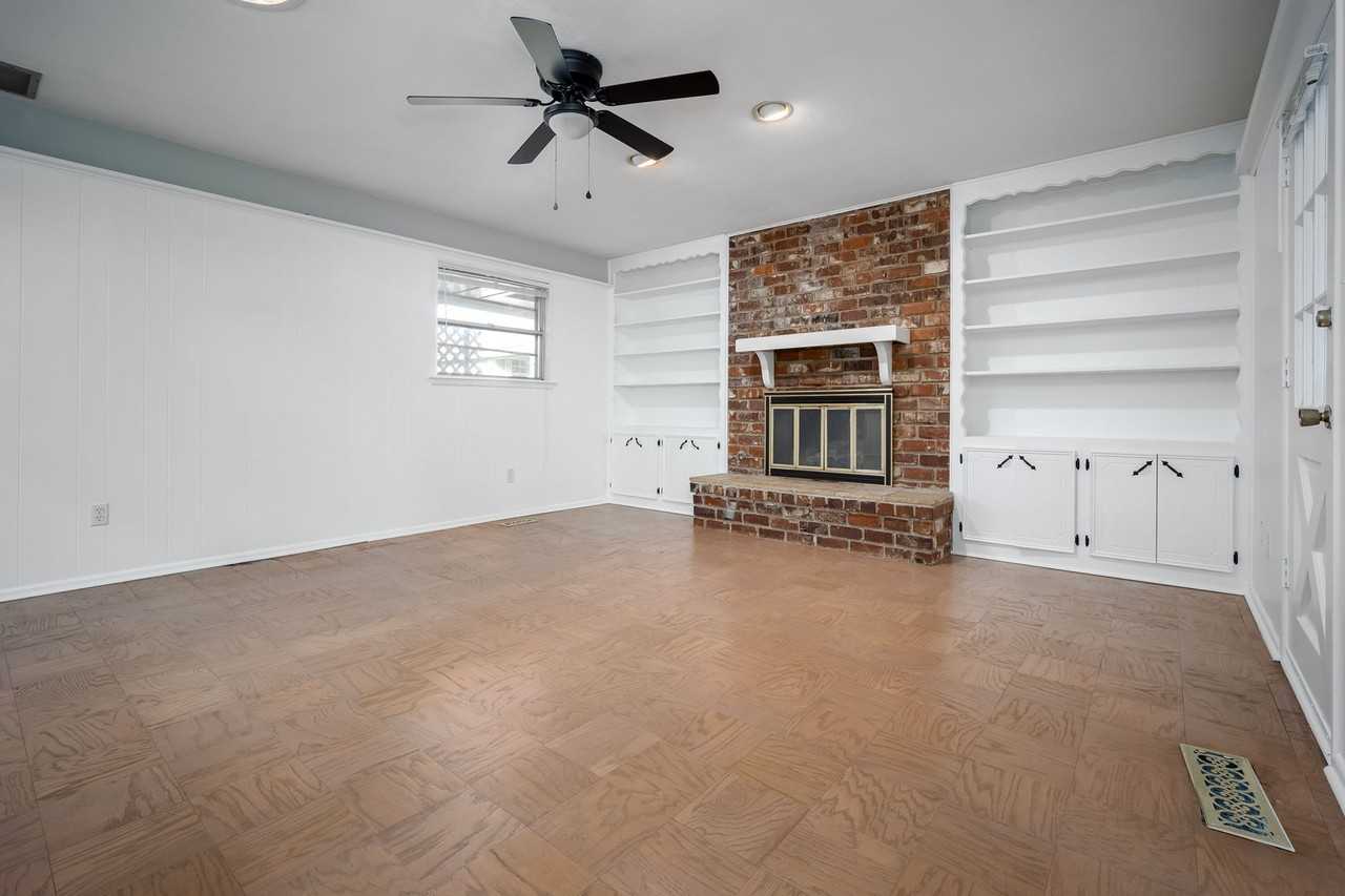 2321 Nw 48th St - Photo 2 of 26