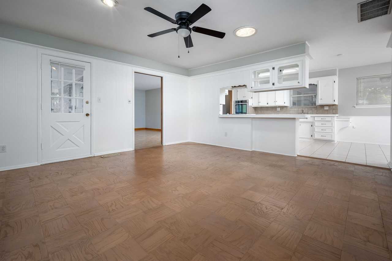 2321 Nw 48th St - Photo 3 of 26