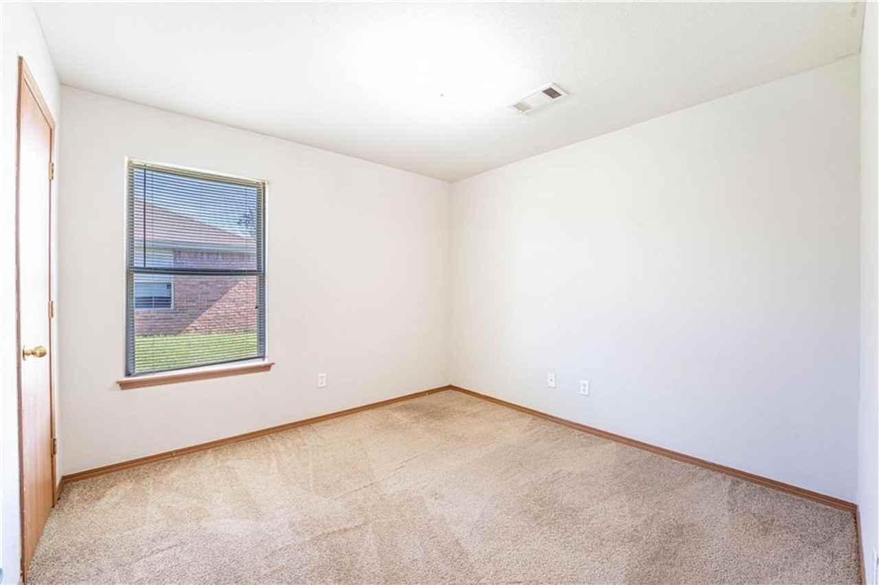 310 E Marietta Ct - Photo 2 of 33