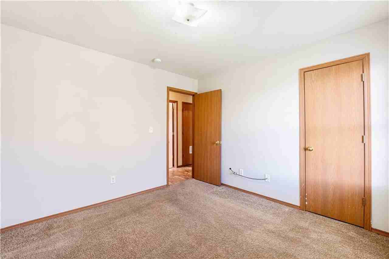 310 E Marietta Ct - Photo 3 of 33