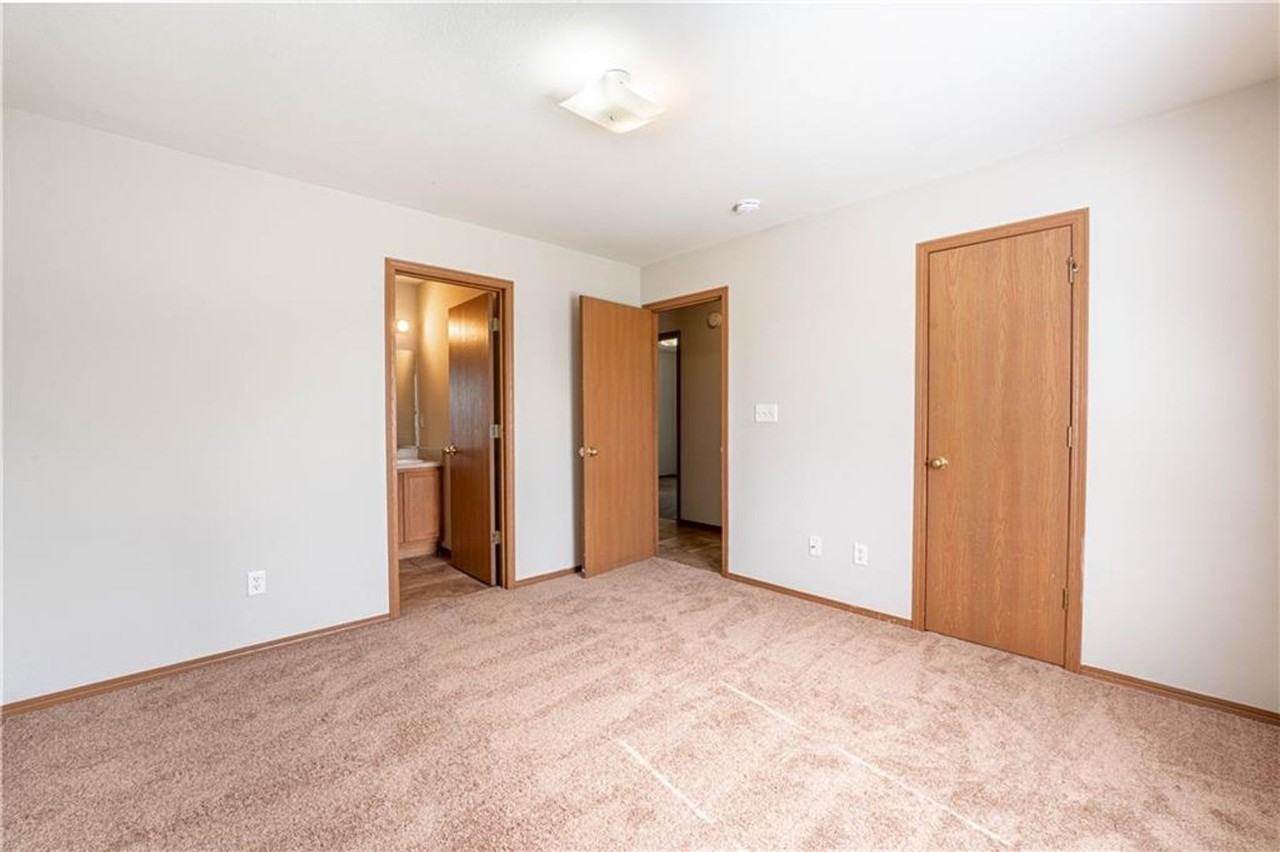310 E Marietta Ct - Photo 4 of 33