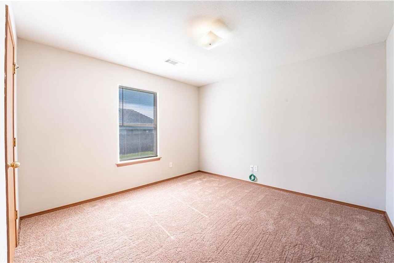 310 E Marietta Ct - Photo 6 of 33