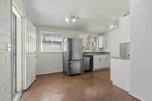 featured image of 1515 E Blacklidge Dr