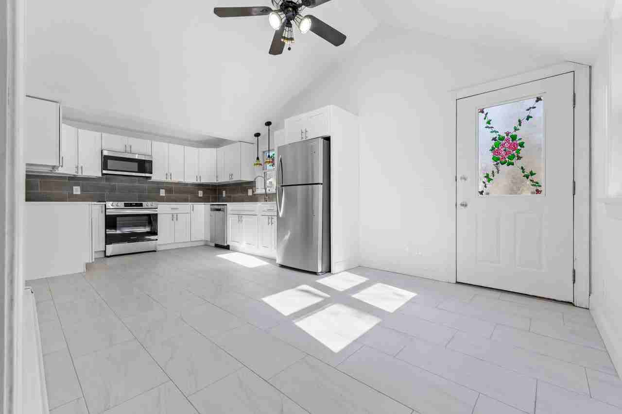 830 Gilly Ave - Photo 5 of 19