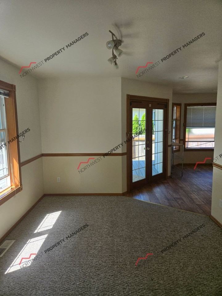 152 Newaukum Village Dr - Photo 3 of 26