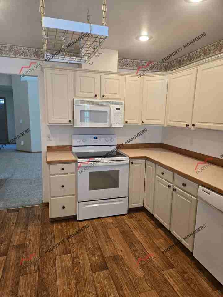 152 Newaukum Village Dr - Photo 6 of 26