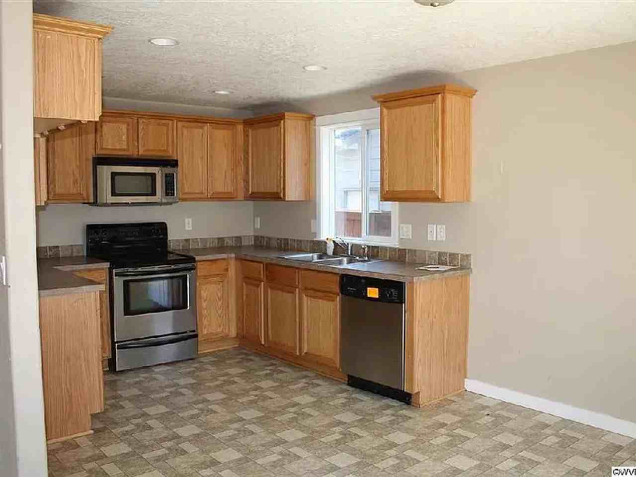 4056 Spring Ave Ne - Photo 3 of 18