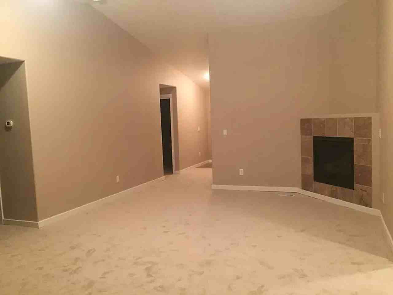 4056 Spring Ave Ne - Photo 5 of 18