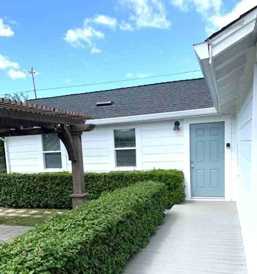871 Dowdell Ln - Photo 3 of 18