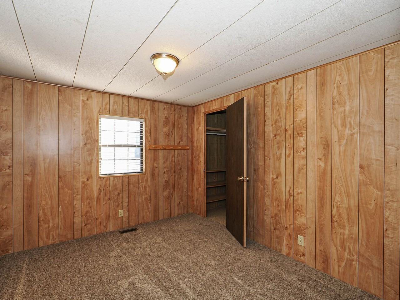 785 N 500 W - Photo 2 of 37
