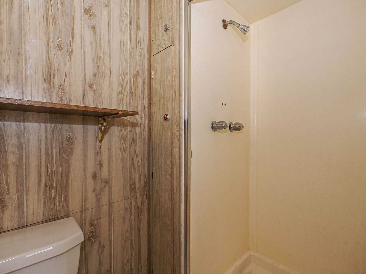 785 N 500 W - Photo 4 of 37