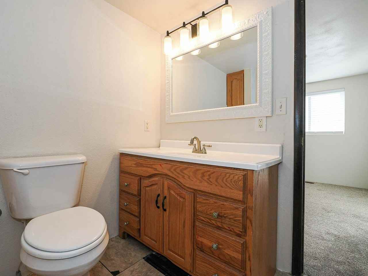 785 N 500 W - Photo 7 of 37