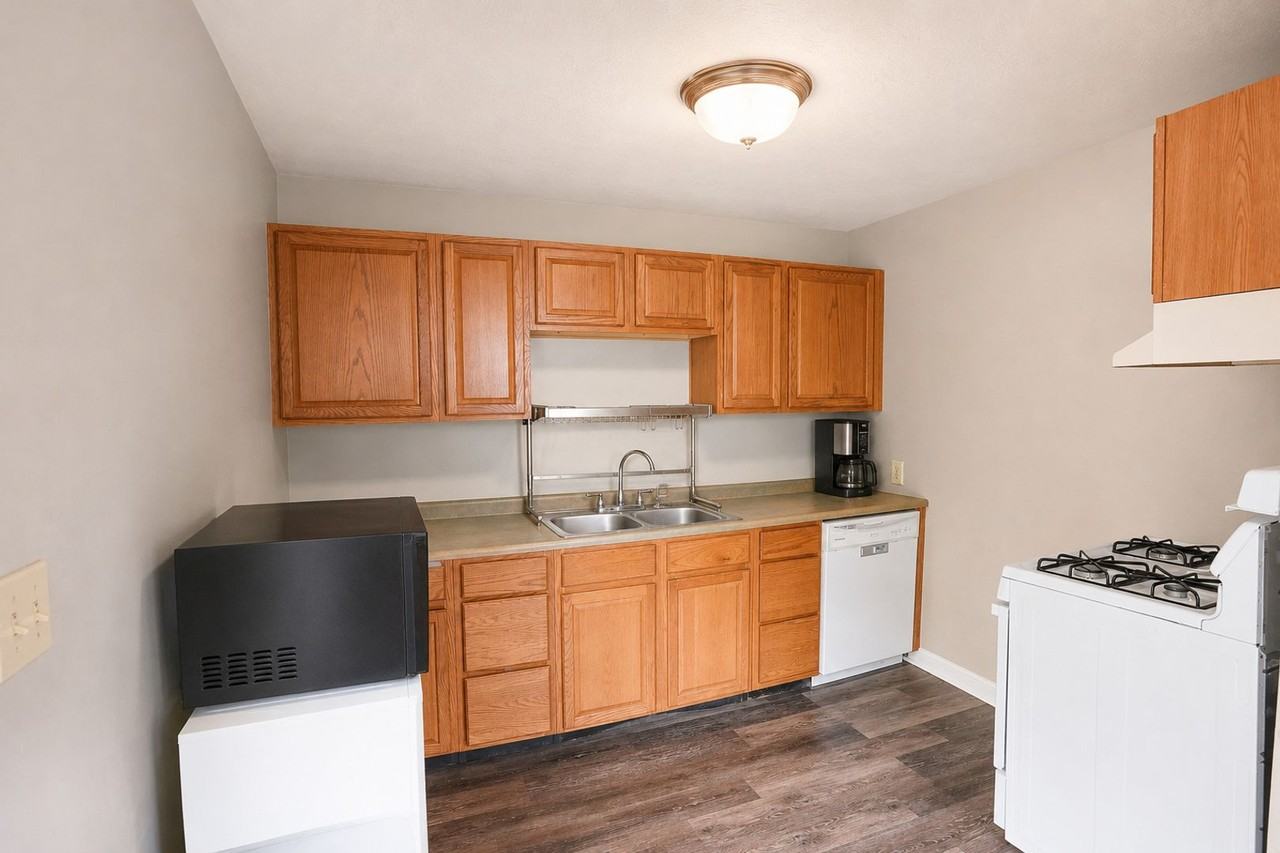 512 Addison Ave - Photo 4 of 14