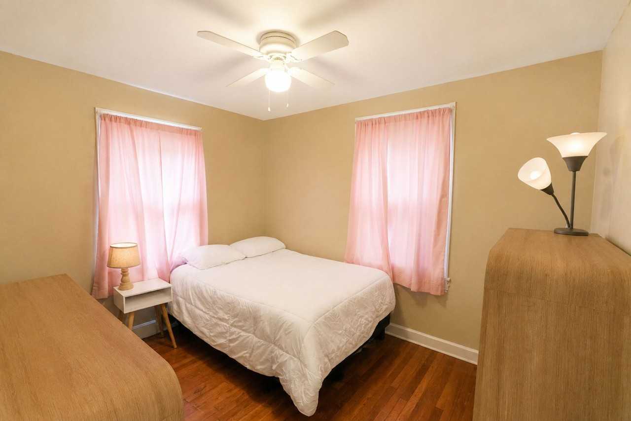 512 Addison Ave - Photo 5 of 14