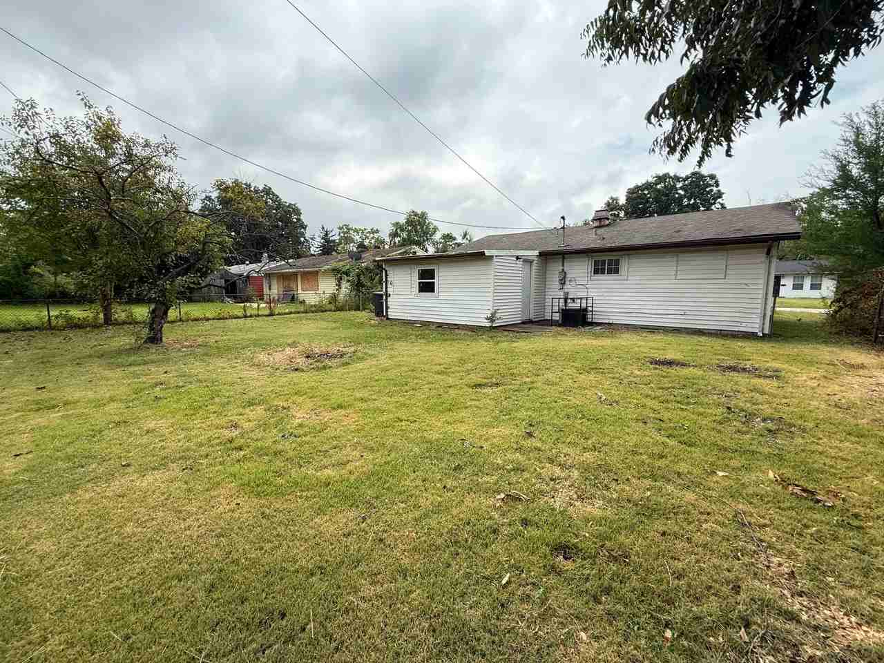 1609 Armand Dr - Photo 2 of 18