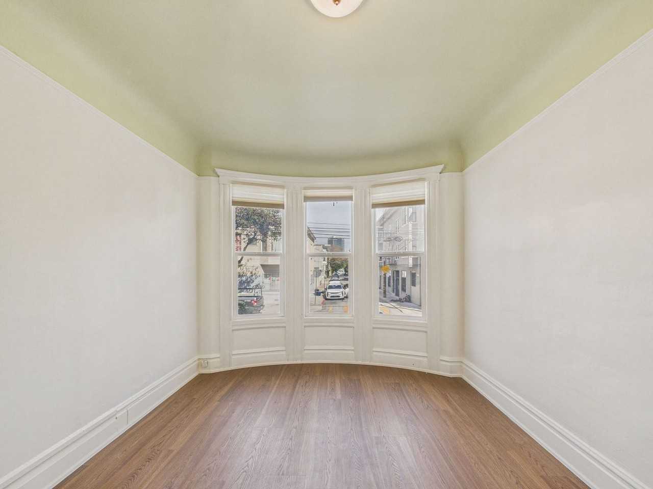 1533 15th St - Photo 3 of 15